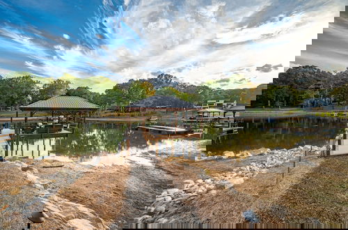 Foto 57 - Blue Heron by Avantstay Lakefront Dock Pool Theater Sleeps 22