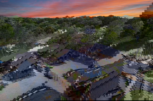 Foto 71 - Blue Heron by Avantstay Lakefront Dock Pool Theater Sleeps 22