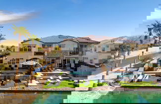 Foto 1 - Lago Luxe by Avantstay Lakefront Private Pool Great for Festival Season