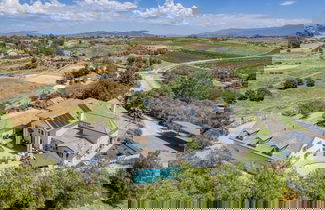 Foto 3 - Grand Contento by Avantstay Extraordinary Estate w Pool Movie Room