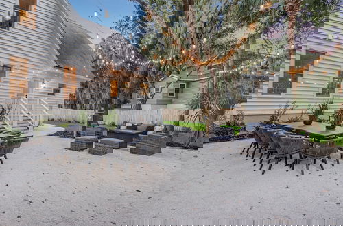 Foto 5 - Southern Oasis by Avantstay 0 5mi Walk to the Beach Pool Patio Large Yard
