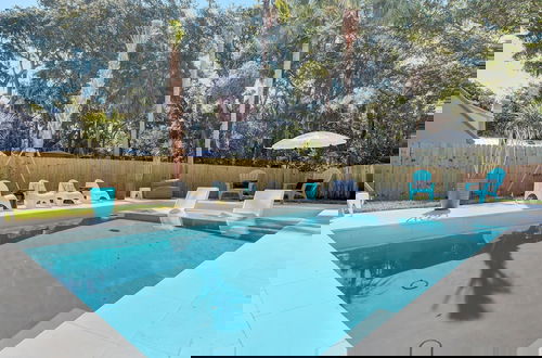 Foto 52 - Southern Oasis by Avantstay 0 5mi Walk to the Beach Pool Patio Large Yard