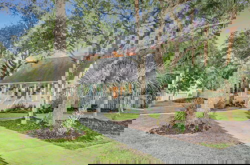 Foto 66 - Southern Oasis by Avantstay 0 5mi Walk to the Beach Pool Patio Large Yard