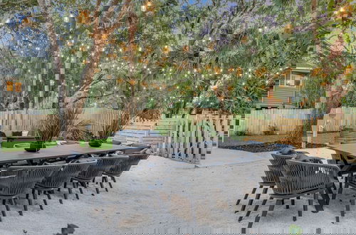 Foto 57 - Southern Oasis by Avantstay 0 5mi Walk to the Beach Pool Patio Large Yard