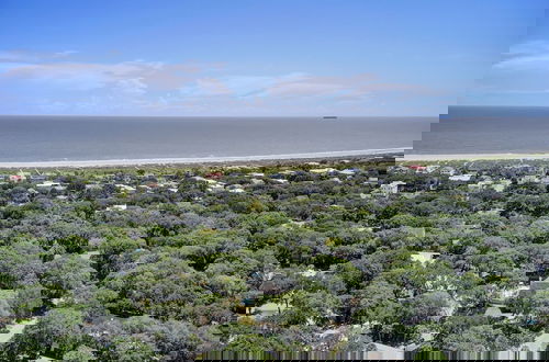 Foto 69 - Southern Oasis by Avantstay 0 5mi Walk to the Beach Pool Patio Large Yard
