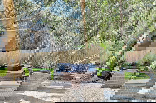 Foto 56 - Southern Oasis by Avantstay 0 5mi Walk to the Beach Pool Patio Large Yard