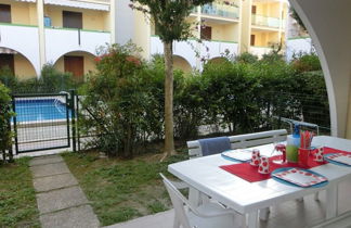 Foto 1 - Apartment With Garden in Residence With Pool