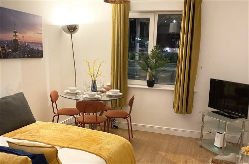 Photo 8 - Captivating 1bed Citycentre Apartment With Parking