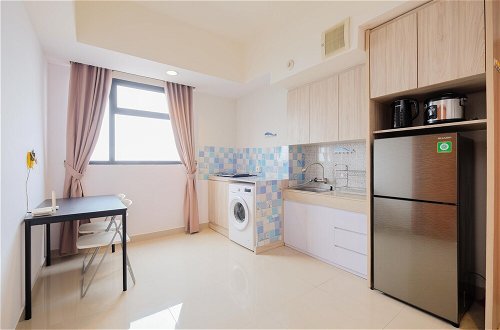 Photo 14 - Minimalist 1Br With Extra Room At Evenciio Margonda Apartment