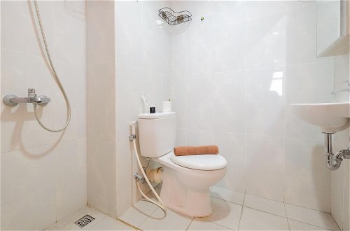 Photo 18 - Minimalist 1Br With Extra Room At Evenciio Margonda Apartment