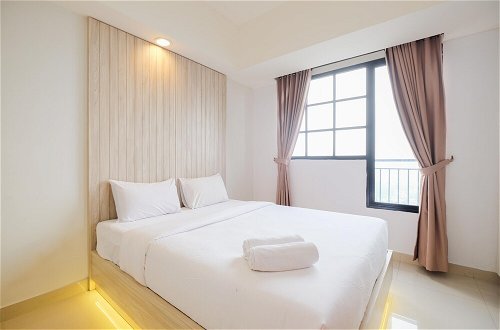 Photo 4 - Minimalist 1Br With Extra Room At Evenciio Margonda Apartment