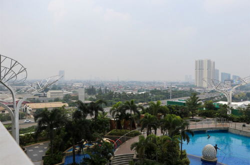 Photo 16 - Beautiful Pool View Homey Spacious Studio At West Vista Apartment