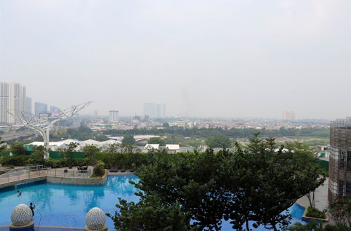 Photo 23 - Beautiful Pool View Homey Spacious Studio At West Vista Apartment