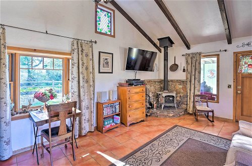 Foto 4 - Cozy 'story Book Barn Cottage' w/ Scenic View