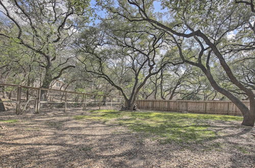 Foto 4 - Unique Stay: 'tiny Everest' San Antonio Home