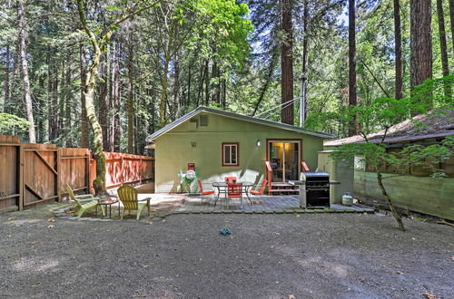 Foto 24 - Quiet Cottage w/ Redwood Forest Views & Deck