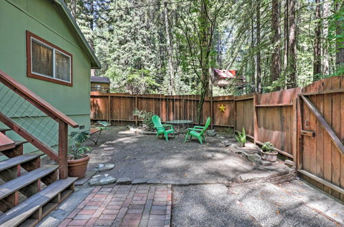 Foto 25 - Quiet Cottage w/ Redwood Forest Views & Deck