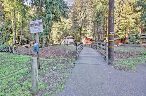 Foto 30 - Quiet Cottage w/ Redwood Forest Views & Deck