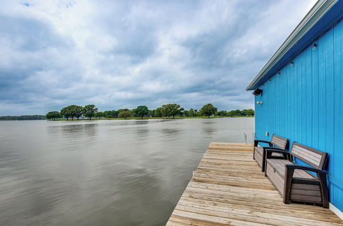 Foto 9 - Idyllic Lakefront Retreat w/ Dock & Boat House