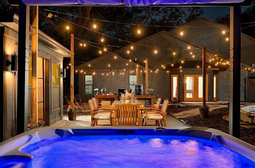 Foto 35 - Luxe Brandon Oasis w/ Private Pool & Hot Tub