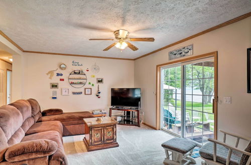 Foto 18 - Lyndonville Home w/ Fire Pit, Screened Patio & A/C