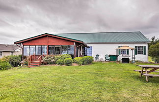 Foto 1 - Lyndonville Home w/ Fire Pit, Screened Patio & A/C