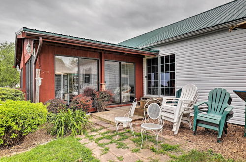 Foto 3 - Lyndonville Home w/ Fire Pit, Screened Patio & A/C