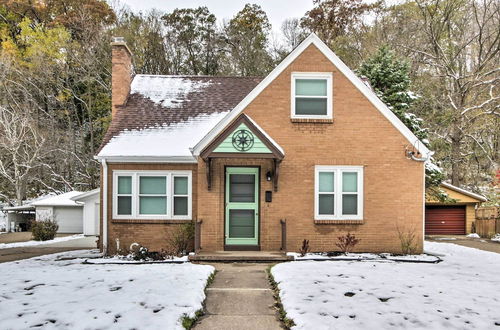 Photo 3 - Renovated Historic Home < 1 Mile to Eagle Point