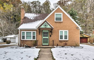 Photo 3 - Renovated Historic Home < 1 Mile to Eagle Point