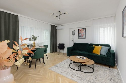 Photo 1 - Apartment Heart of Warsaw by Renters