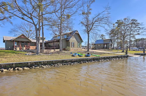 Photo 4 - Expansive Shelby Home Nestled on Lay Lake