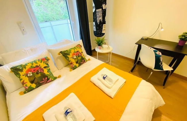 3 bedrooms in Center w Terrace&Parking - Photo 3