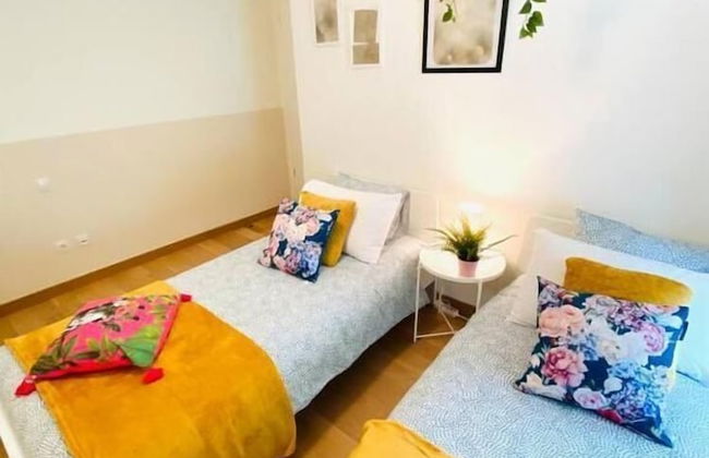 3 bedrooms in Center w Terrace&Parking - Photo 9