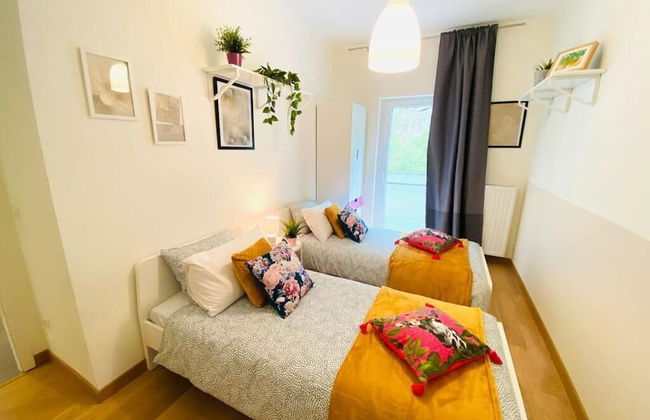 3 bedrooms in Center w Terrace&Parking - Photo 5