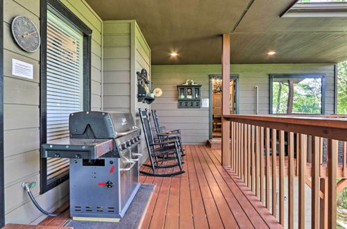 Photo 11 - Eclectic Cabin w/ Hot Tub: 1 Mi to Ober Gatlinburg