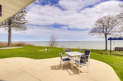 Photo 14 - Waterfront Algoma Vacation Rental on Lake Michigan