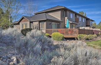 Photo 1 - Pet-friendly Redmond Townhome - Golf Course Access