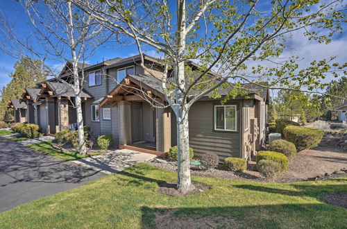 Photo 5 - Pet-friendly Redmond Townhome - Golf Course Access