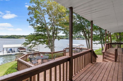 Foto 37 - Spacious Ozarks Lakefront Home W/decks & Dock