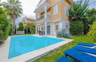 Foto 1 - Luxury Private Villa With Pool and Garden in Serik