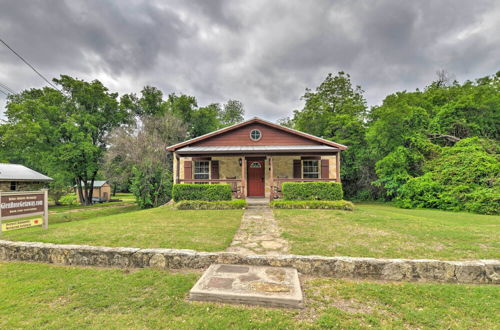 Foto 12 - Pet-friendly Glen Rose Retreat w/ Screened Deck