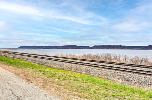 Foto 6 - Charming Retreat w/ Deck - Walk to Lake Pepin