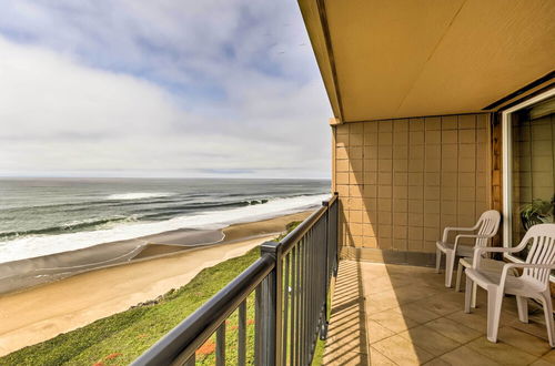 Photo 6 - Lincoln Beach Condo w/ Balcony + Ocean Views