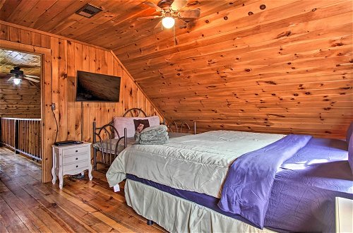 Photo 5 - Rustic Cabin w/ Screened Deck: 8 Mi to Dollywood