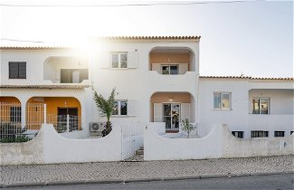 Foto 1 - Three-bed House With Private Patio in Quarteira