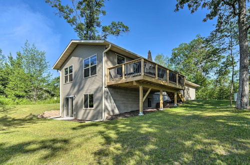 Photo 5 - Family-friendly Lakefront Home With Deck