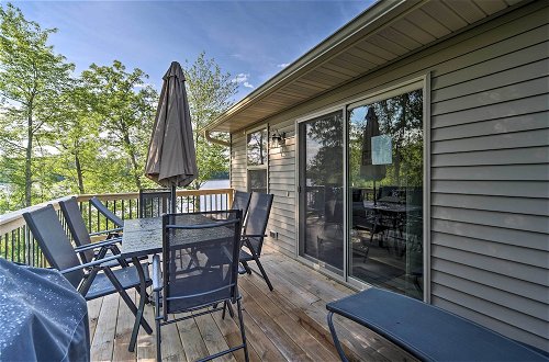 Foto 14 - Family-friendly Lakefront Home With Deck