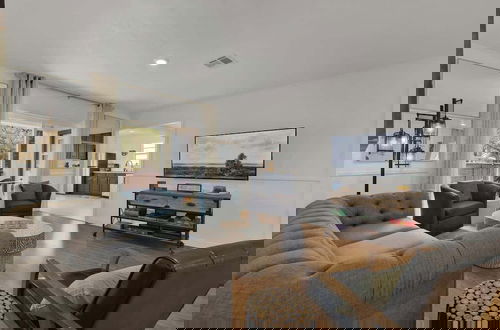 Foto 13 - Elegant and Stylish Glenmoor Abode - 5 min to Town