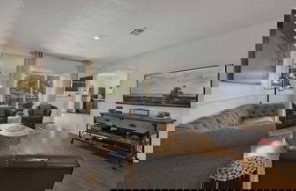 Foto 1 - Elegant and Stylish Glenmoor Abode - 5 min to Town