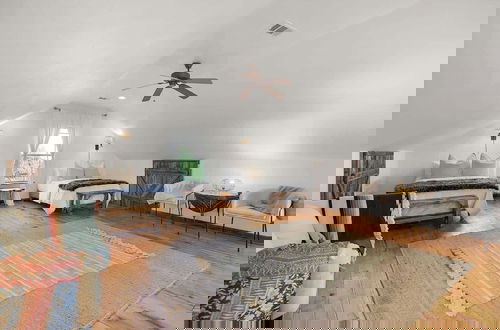 Foto 3 - Luxury Home With Fire Pit & Hill Country Views